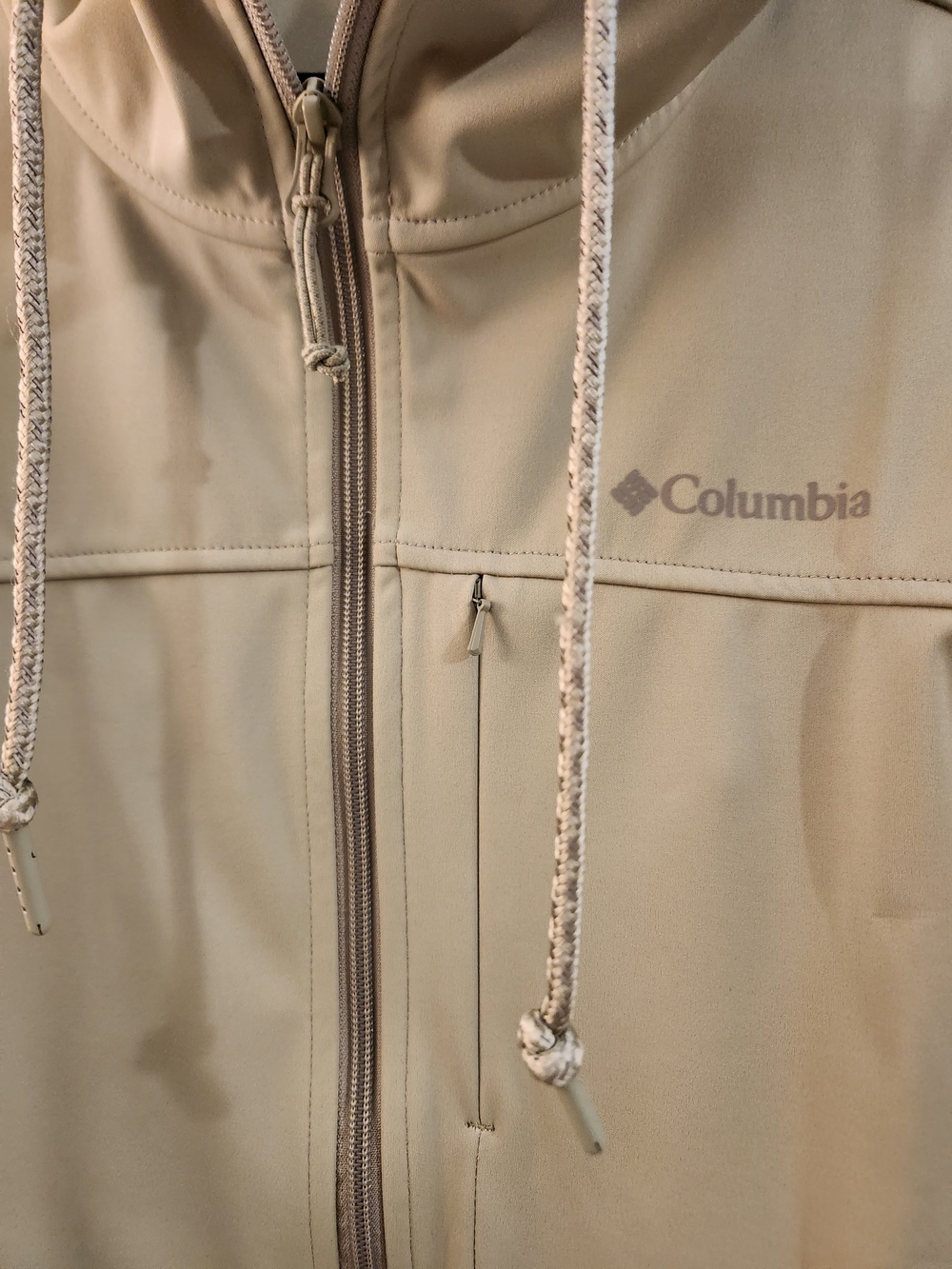 Columbia Neutral Light Olive Hooded Softshell with Zip Chest Pocket